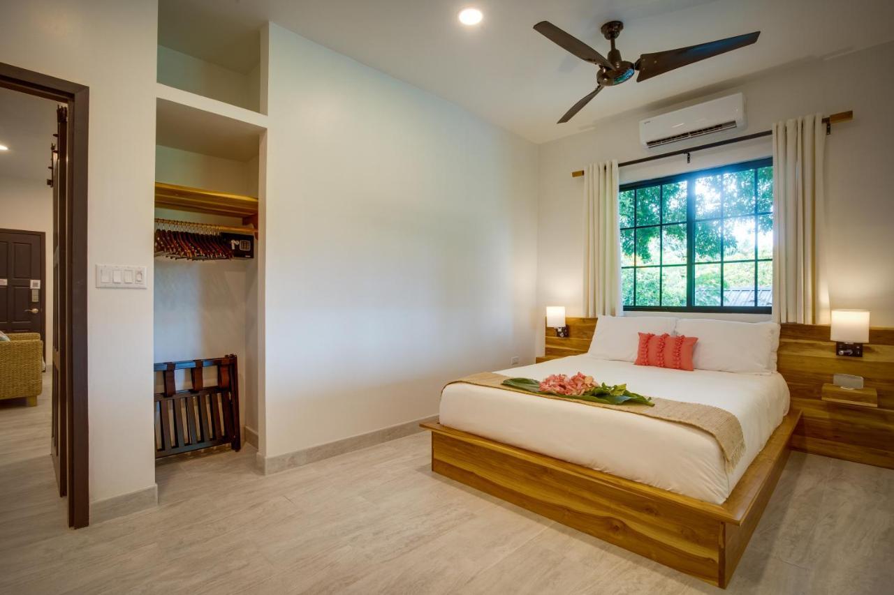 The Sea Glass Inn Placencia Exterior photo